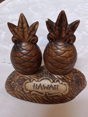 Hawaii Pineapple Salt & Pepper Shakers - Brown
